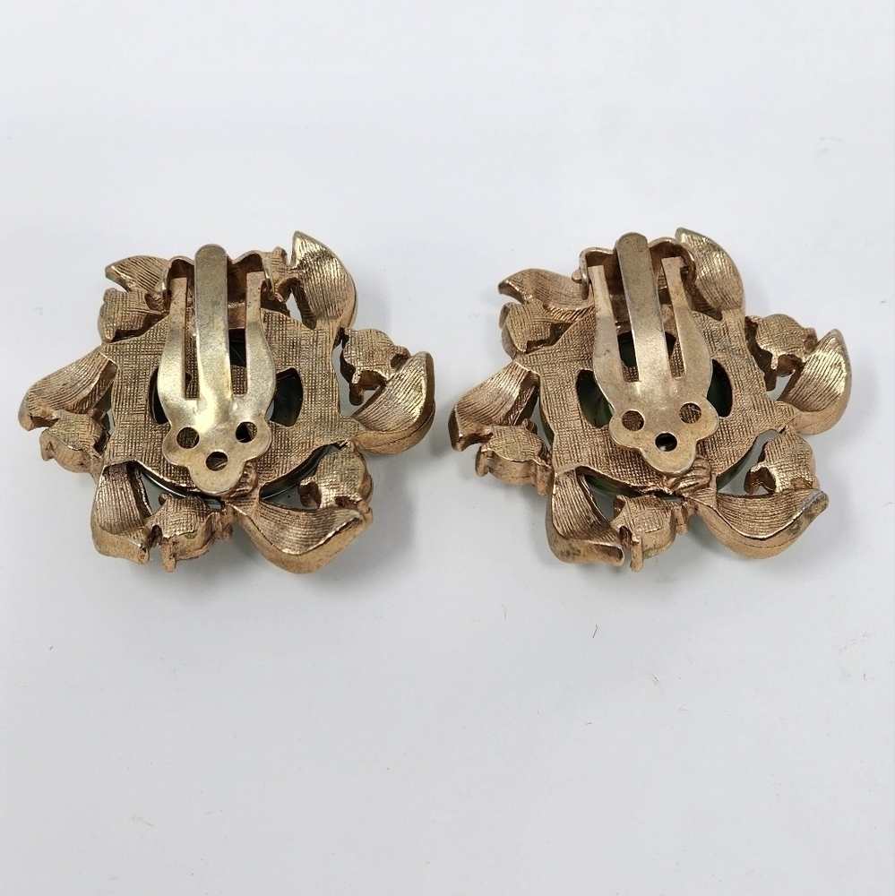 VINTAGE GREEN RINESTONE CLIP-ON EARRINGS - Picture 2 of 4